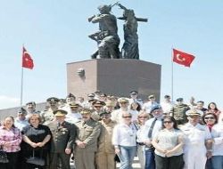 Askeri ateşeler, Dua Tepe ye hayran