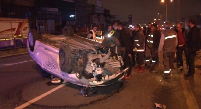 Başkent’te otomobil refüje çarpıp takla attı: 3 yaralı