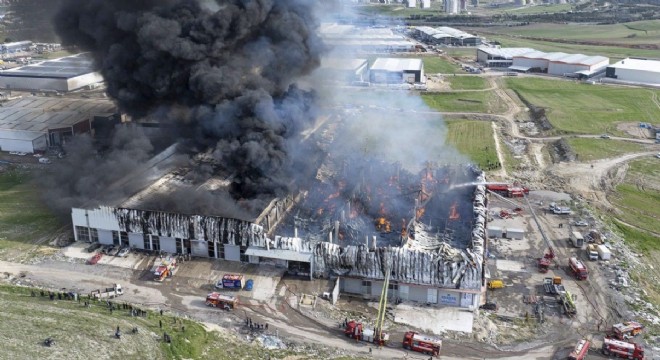 Yenimahalle’de kargo deposu yangını: İki tır da zarar gördü