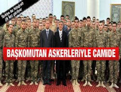 Gül askerlerle bayramlaştı